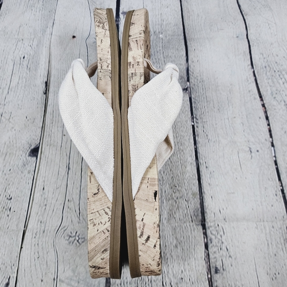 LIFE STRIDE | Happy slipon thong flipflop sandals - Picture 2 of 8